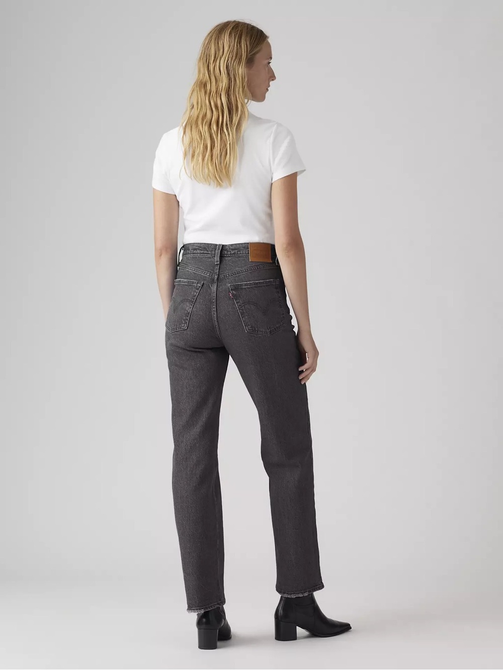 Levi’s Ribcage Straight Ankle Jeans - Picture 2 of 5